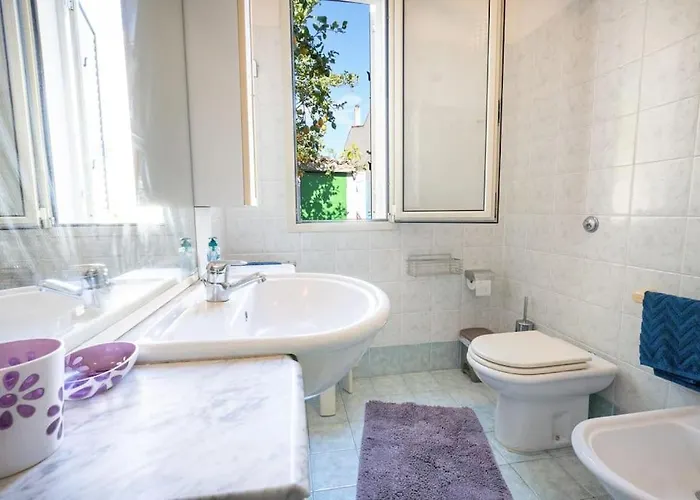 Ampio In Centro Wifi E 1 Posto Auto *